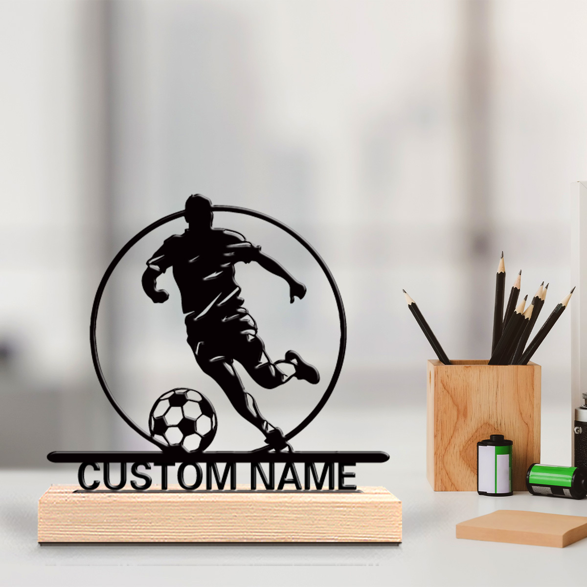 Office Furniture Home - カスタムサッカー選手メタル像（名前入り）、木製台座付きテーブルデコレーション、サッカーファンへのギフト、誕生日/祝日/自宅/オフィス装飾